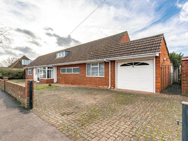 2 bedroom detached bungalow for sale