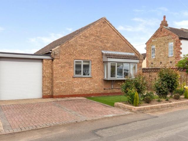 2 bedroom detached bungalow for sale