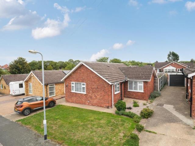 2 bedroom detached bungalow for sale