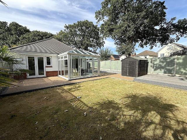 2 bedroom detached bungalow for sale