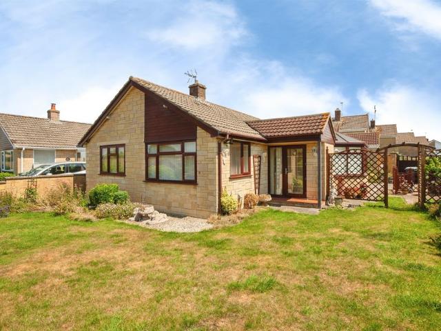 2 bedroom detached bungalow for sale
