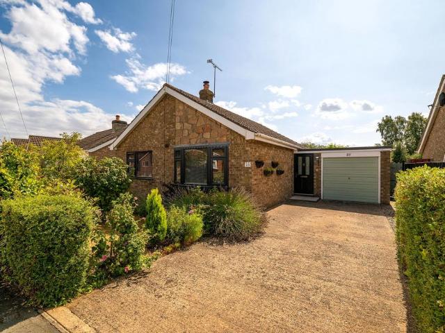 2 bedroom detached bungalow for sale