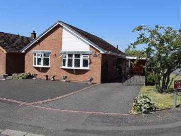 2 bedroom detached bungalow for sale