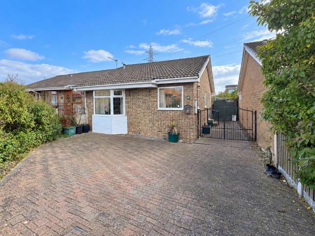 2 bedroom detached bungalow for sale