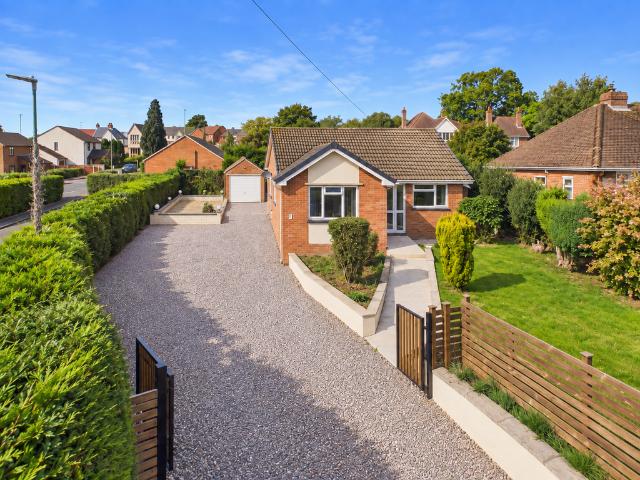 2 bedroom detached bungalow for sale