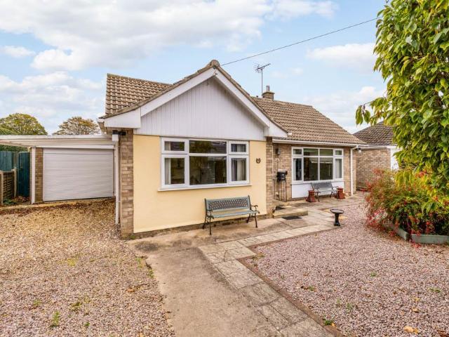 2 bedroom detached bungalow for sale