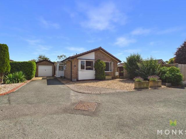 2 bedroom detached bungalow for sale