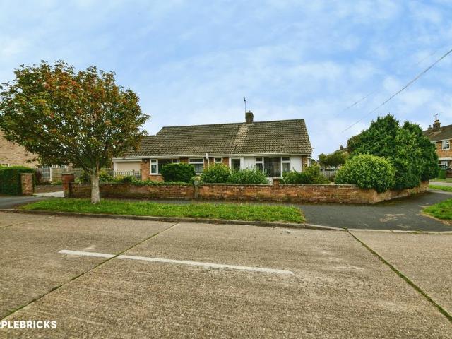 2 bedroom detached bungalow for sale