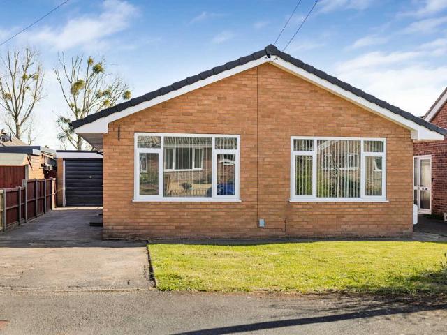 2 bedroom detached bungalow for sale