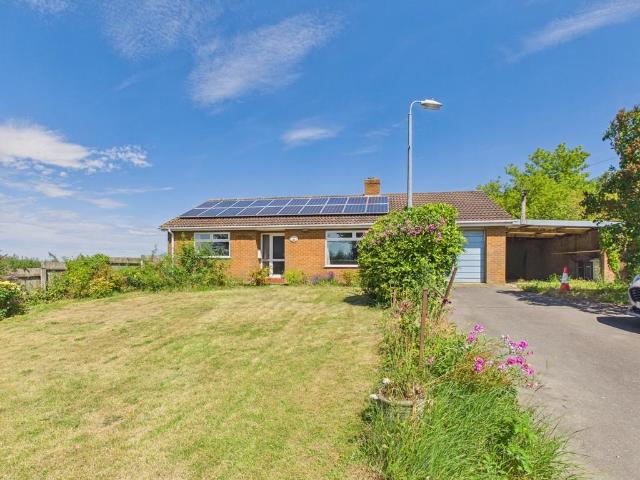 2 bedroom detached bungalow for sale