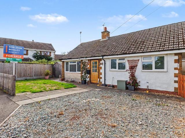 2 bedroom detached bungalow for sale