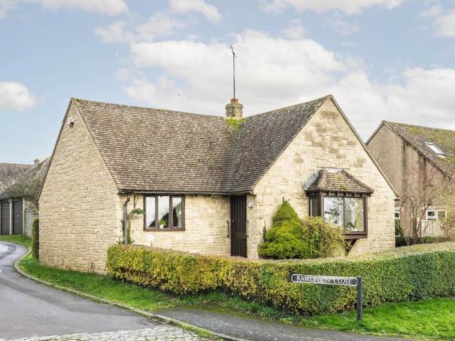 2 bedroom detached bungalow for sale