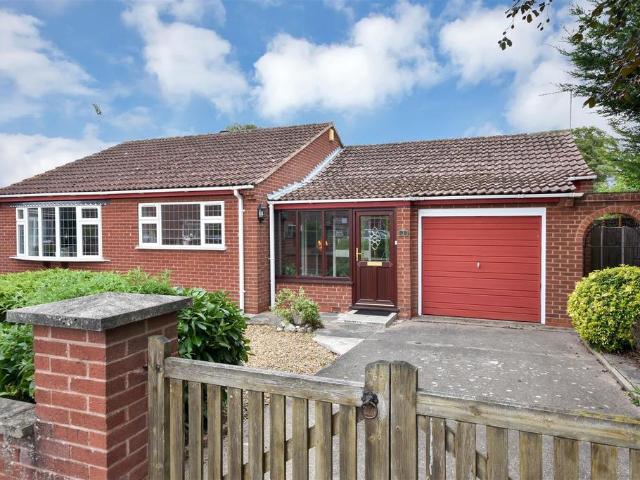 2 bedroom detached bungalow for sale