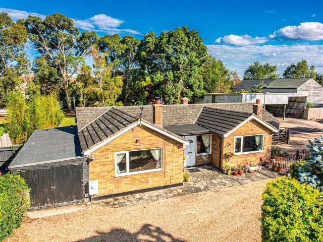 2 bedroom detached bungalow for sale
