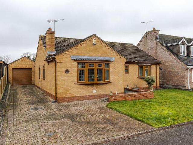 2 bedroom detached bungalow for sale