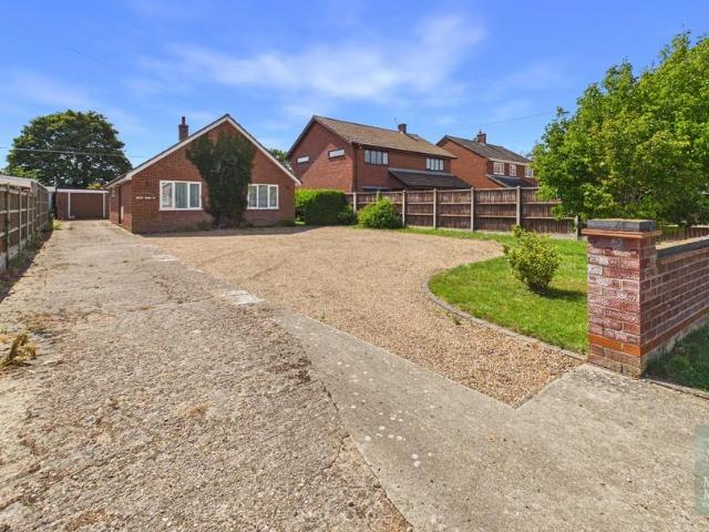 2 bedroom detached bungalow for sale