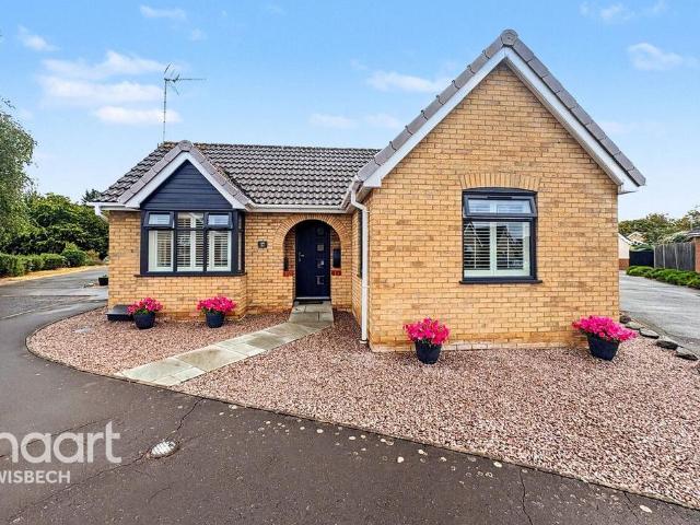 2 bedroom detached bungalow for sale