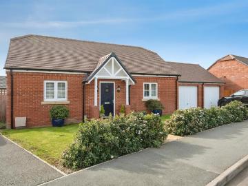 2 bedroom detached bungalow for sale