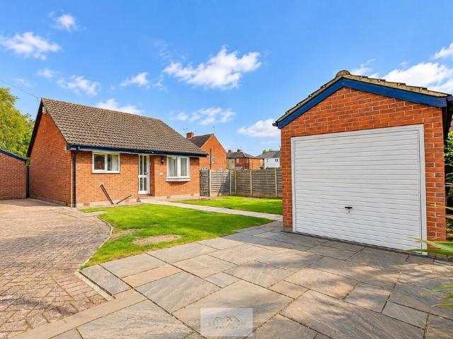 2 bedroom detached bungalow for sale