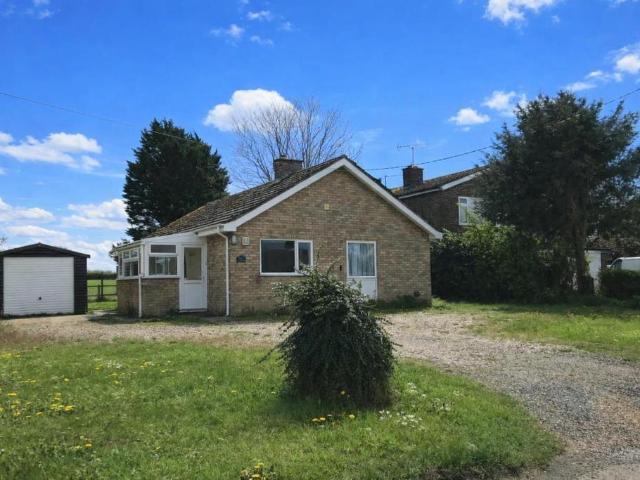 2 bedroom detached bungalow for sale