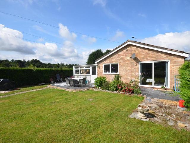 2 bedroom detached bungalow for sale