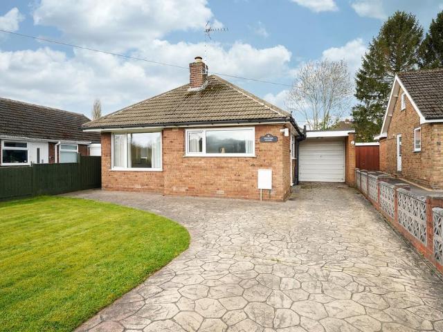 2 bedroom detached bungalow for sale