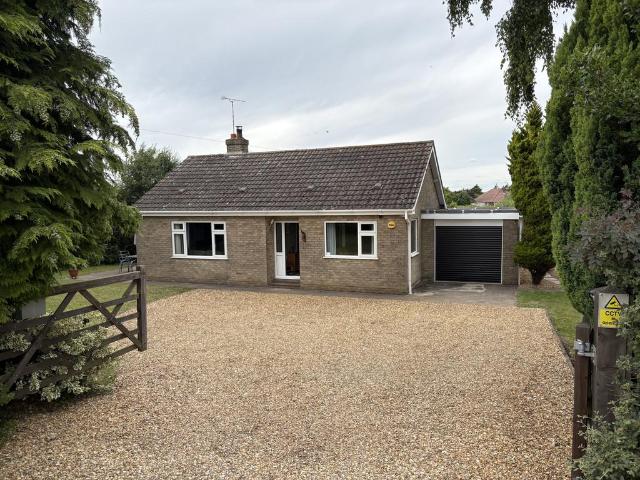 2 bedroom detached bungalow for sale