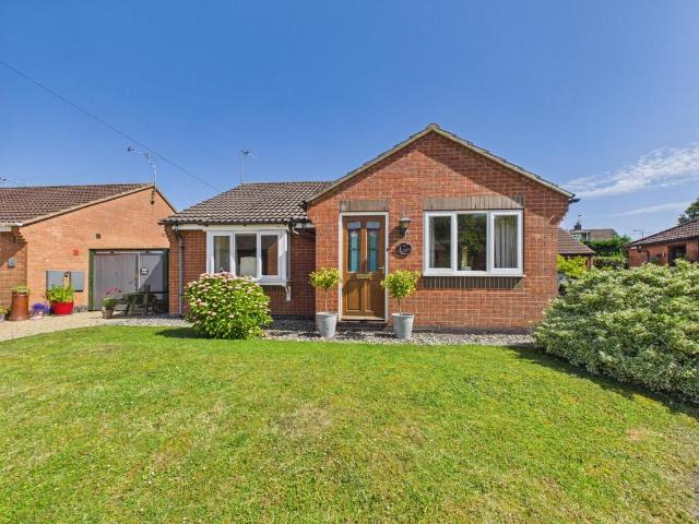 2 bedroom detached bungalow for sale
