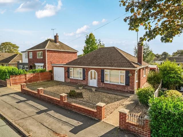 2 bedroom detached bungalow for sale