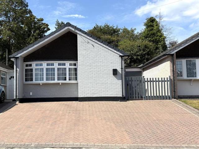 2 bedroom detached bungalow for sale