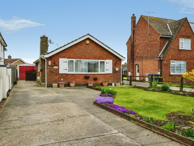 2 bedroom detached bungalow for sale