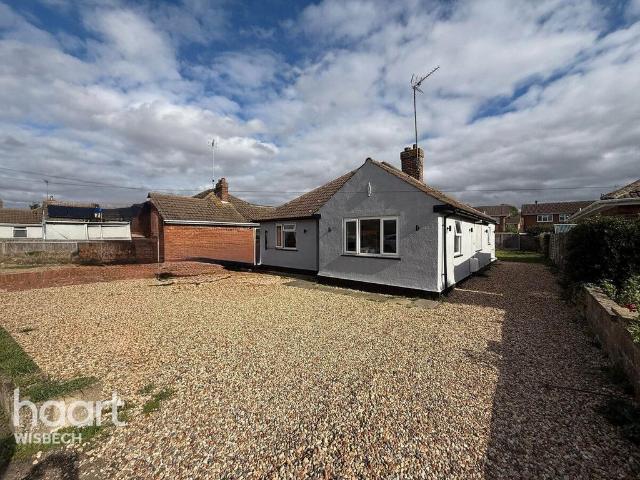 2 bedroom detached bungalow for sale
