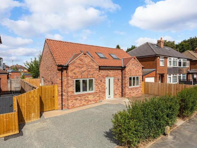 2 bedroom detached bungalow for sale