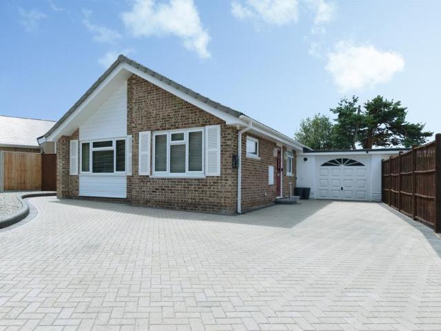 2 bedroom detached bungalow for sale