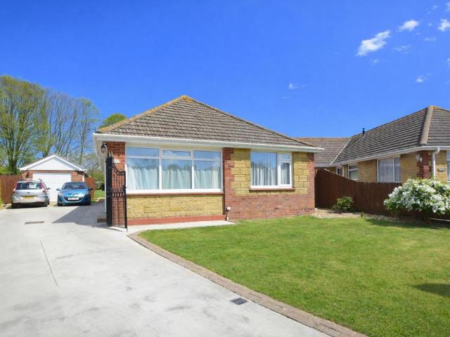2 bedroom detached bungalow for sale