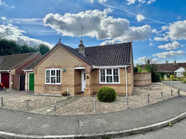 2 bedroom detached bungalow for sale