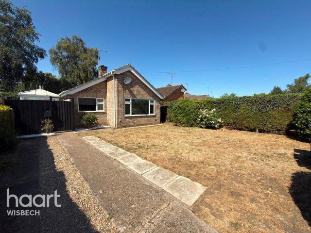 2 bedroom detached bungalow for sale