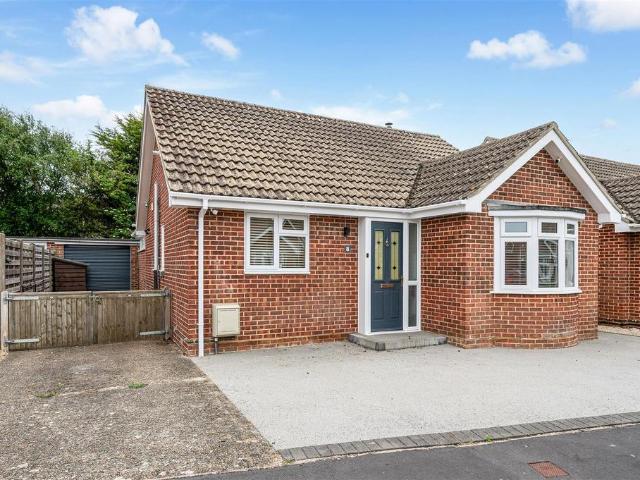 2 bedroom detached bungalow for sale
