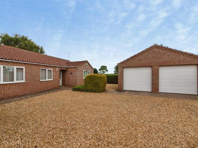 2 bedroom detached bungalow for sale