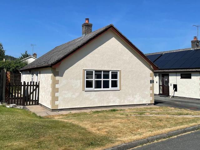 2 bedroom detached bungalow for sale