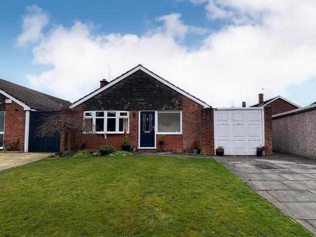 2 bedroom detached bungalow for sale