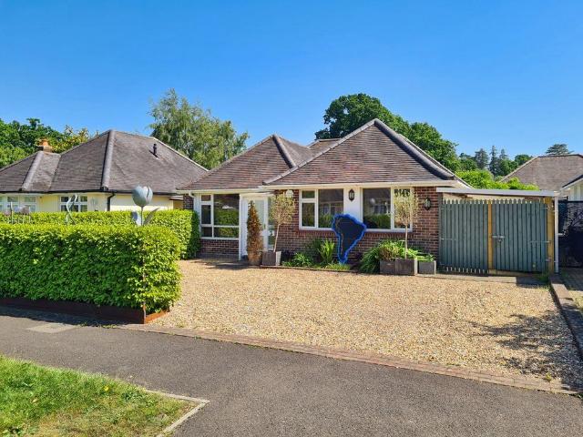 2 bedroom detached bungalow for sale