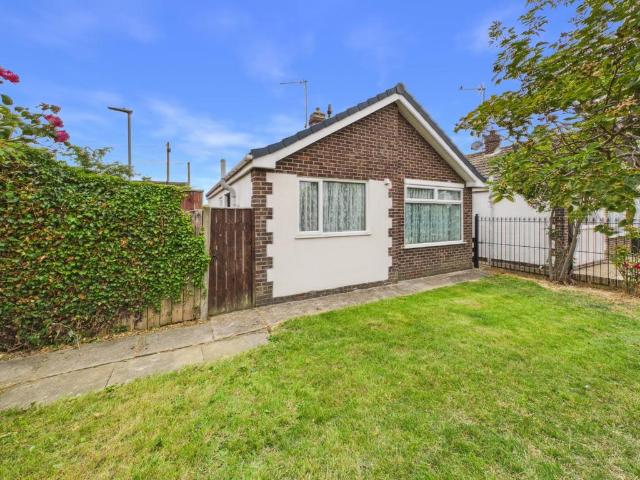 2 bedroom detached bungalow for sale
