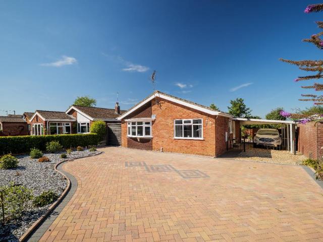 2 bedroom detached bungalow for sale