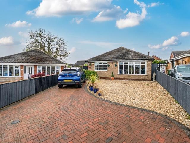 2 bedroom detached bungalow for sale