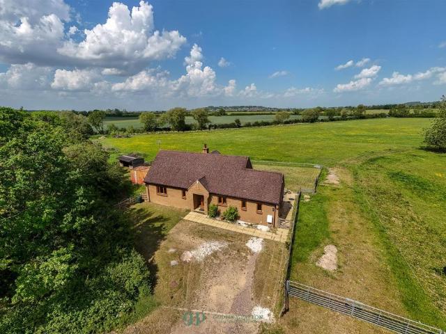 2 bedroom detached house for sale