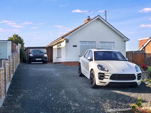 2 bedroom detached bungalow for sale