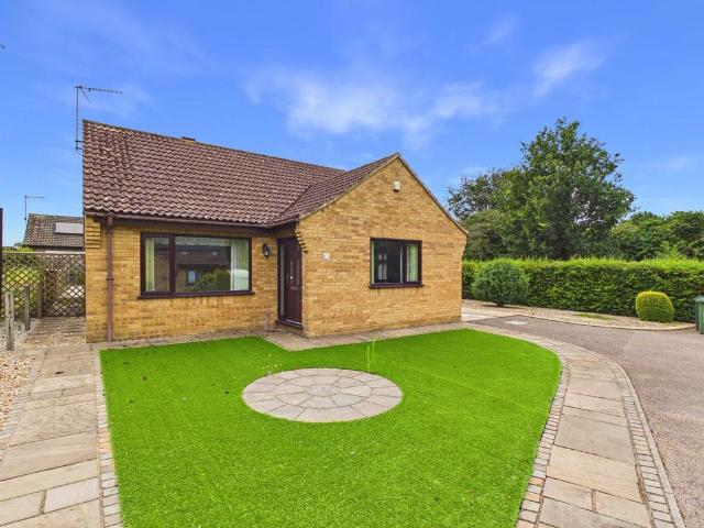 2 bedroom detached bungalow for sale