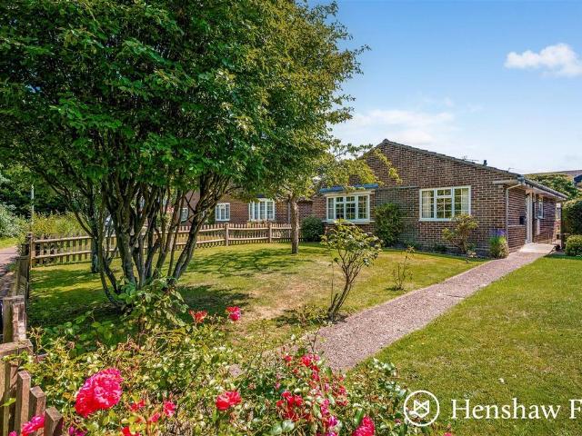 2 bedroom detached bungalow for sale