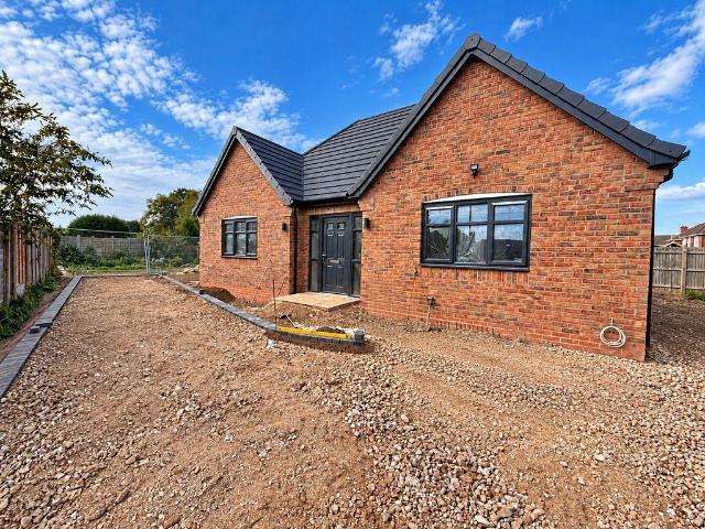2 bedroom detached bungalow for sale
